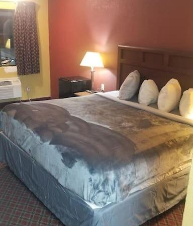 Hotel 2 Queen Beds Hotel Room 106 Wi-Fi Booking スティルウォーター エクステリア 写真