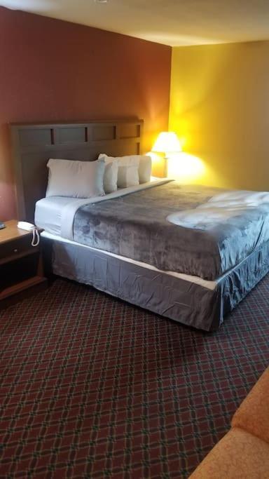 Hotel 2 Queen Beds Hotel Room 106 Wi-Fi Booking スティルウォーター エクステリア 写真