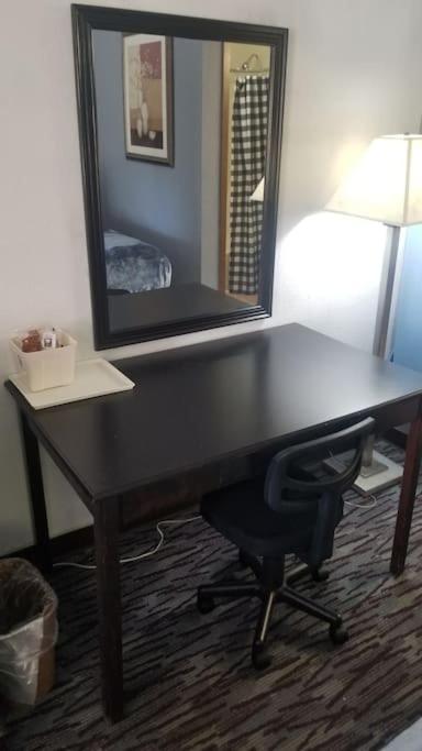 Hotel 2 Queen Beds Hotel Room 106 Wi-Fi Booking スティルウォーター エクステリア 写真