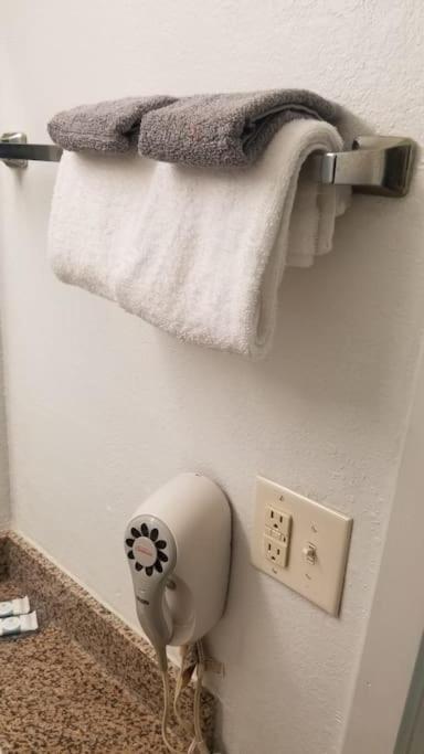 Hotel 2 Queen Beds Hotel Room 106 Wi-Fi Booking スティルウォーター エクステリア 写真